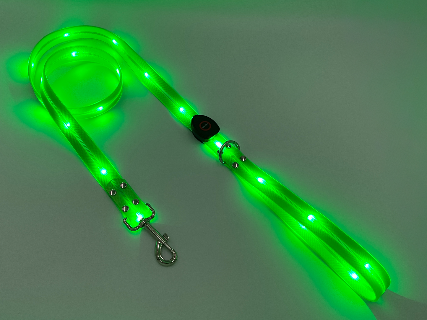 Guinzaglio per Cani in PVC con Luce LED – Resistente, Impermeabile e ad Alta Visibilità